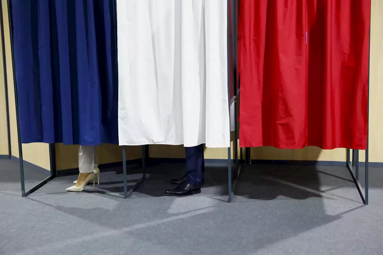 Live updates | Candidates vote in French presidential runoff