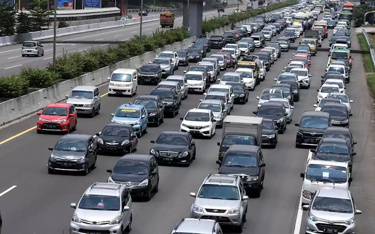 Jasa Marga Klarifikasi Video Viral Kepadatan di Jalan Tol Bukan Akibat Arus Mudik | Ekonomi - Bisnis.com