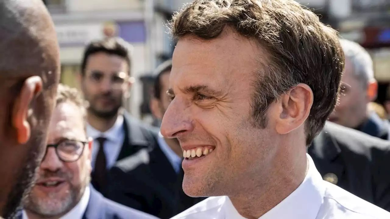 Emmanuel Macron décontracté au Touquet : comment se procurer le pull du Président ?