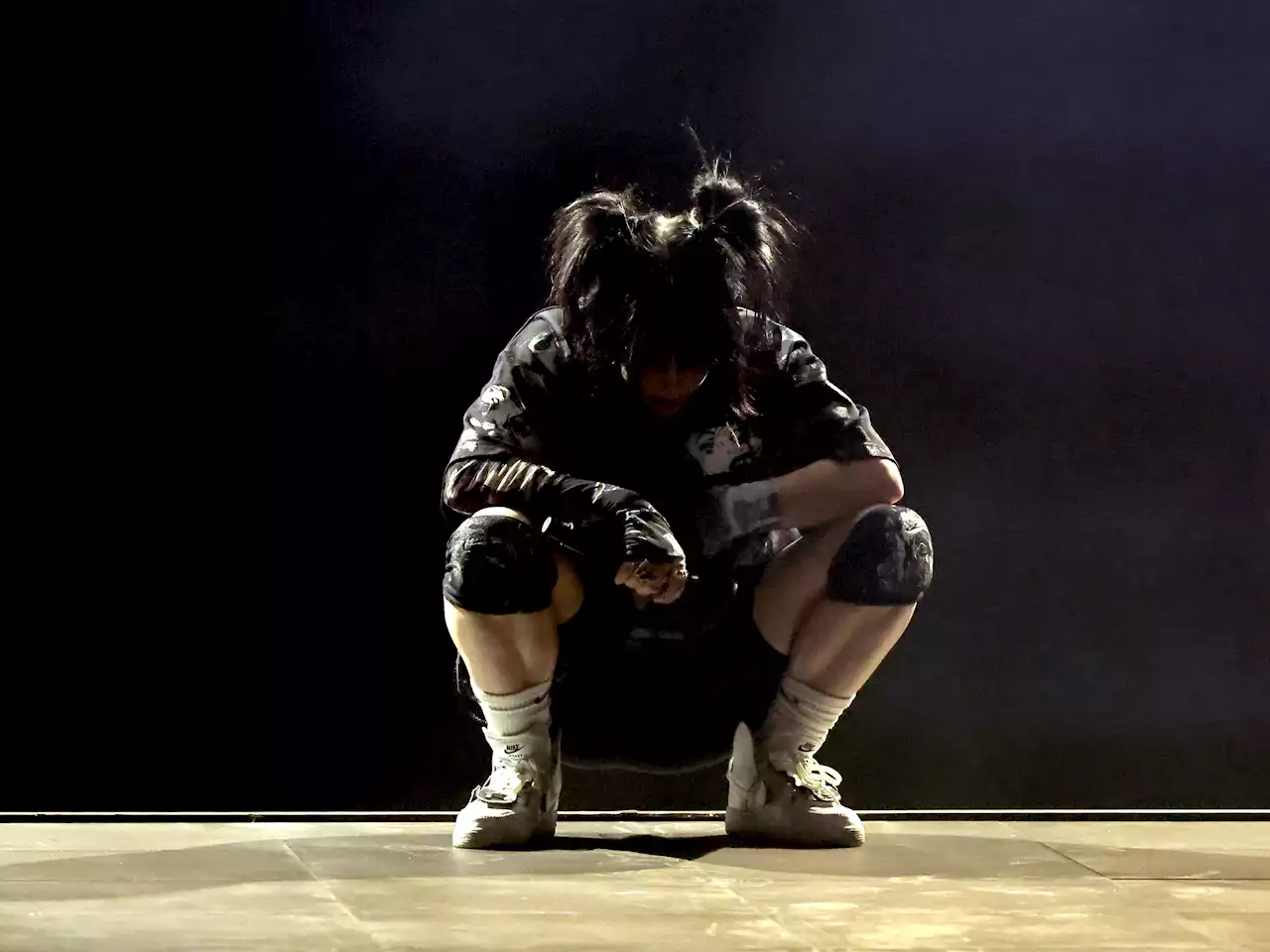 Billie Eilish falls over on her face during Coachella headline performance