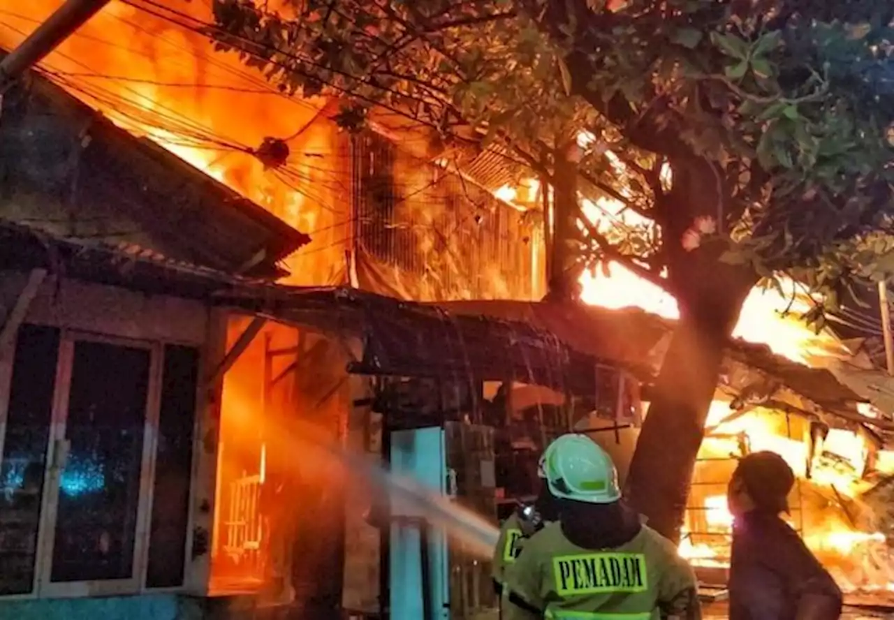 Pasar Gembrong Kebakaran, 14 Mobil Damkar Dikerahkan