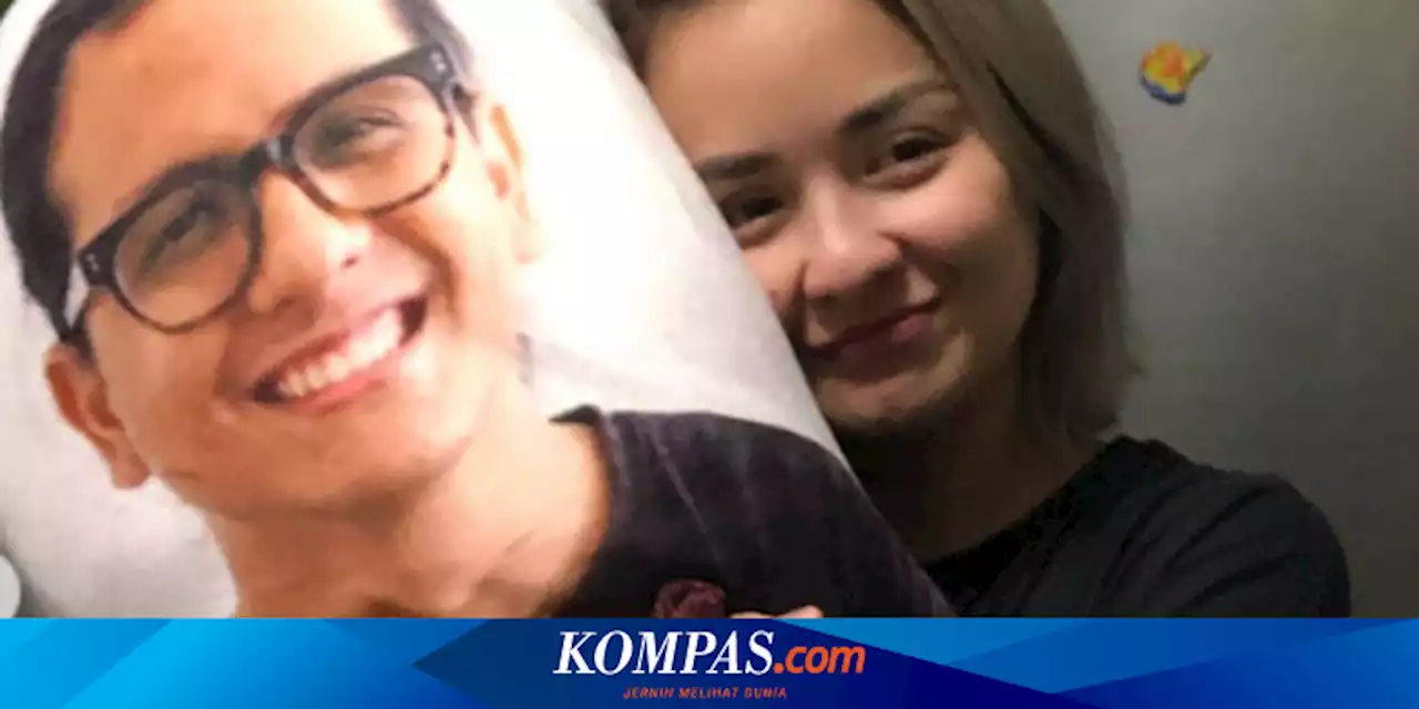 Ulang Tahun, Momen Joanna Alexandra Peluk Erat Hadiah Bantal dengan Wajah Raditya Oloan Disorot