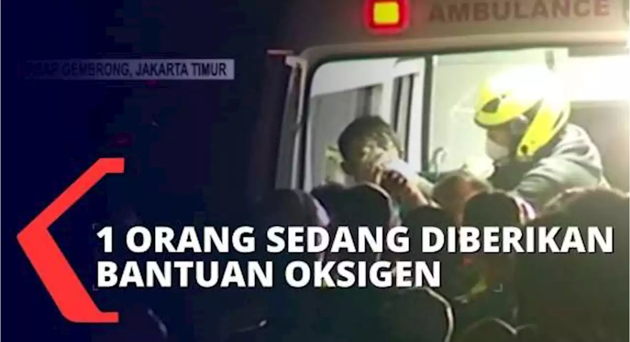 3 Mobil Ambulans Berjaga di Pasar Gembrong, 1 Orang Tampak Sedang Dapatkan Pertolongan Pertama!