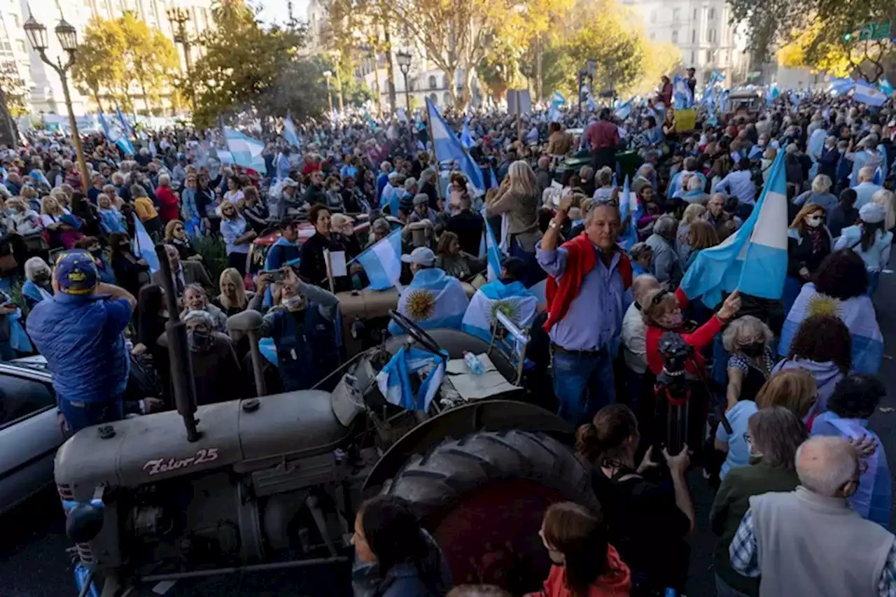 En un masivo acto, el campo pidió que le “saquen las manos de encima”