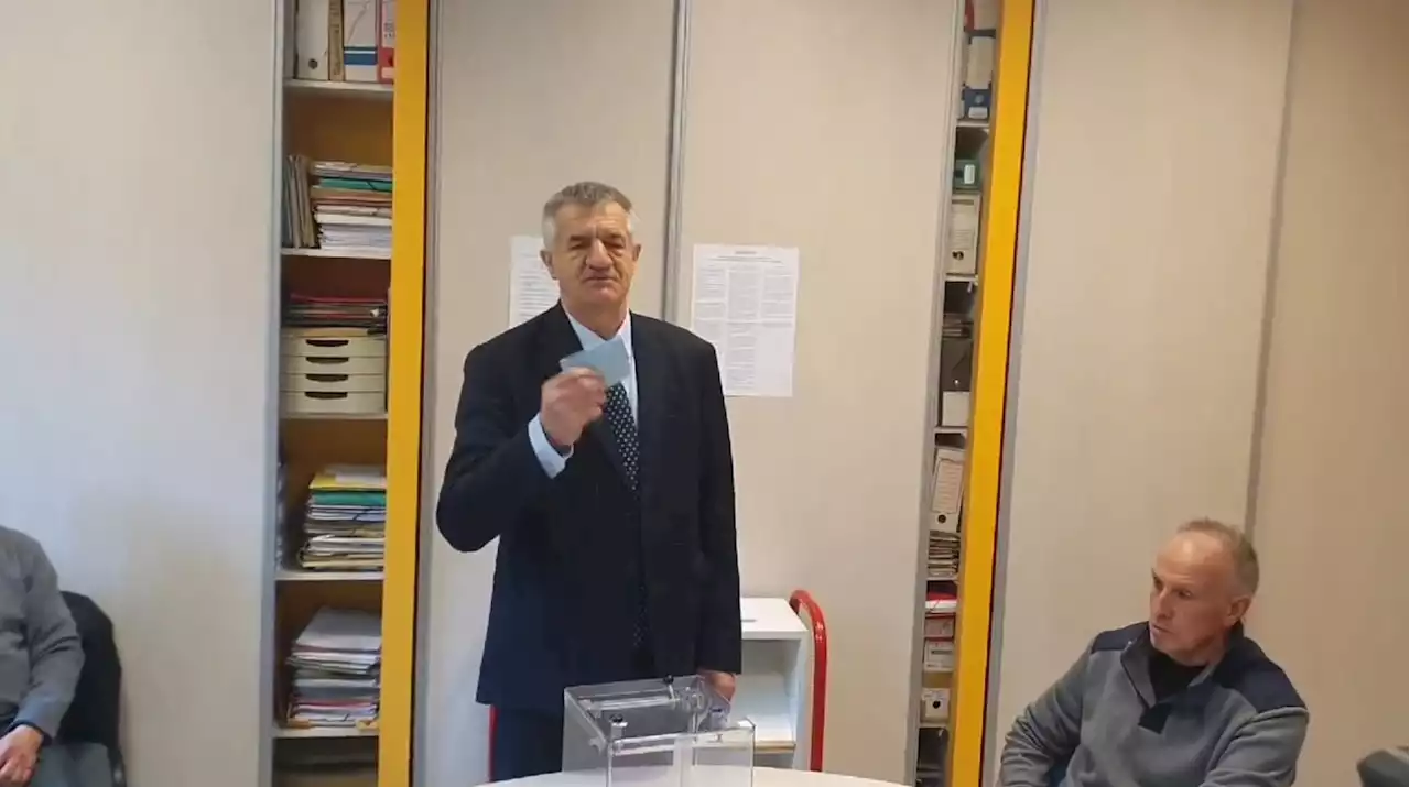 Jean Lassalle invente l'abstention dans le bureau de vote mais...