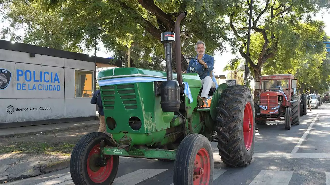 Tractorazo multiple choice: el viral del canal atribuido a Macri