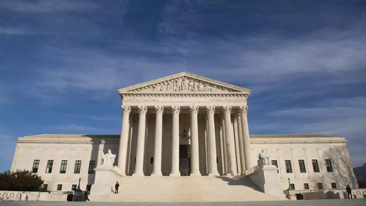 Man Dies After Setting Himself on Fire in Front of Supreme Court Building