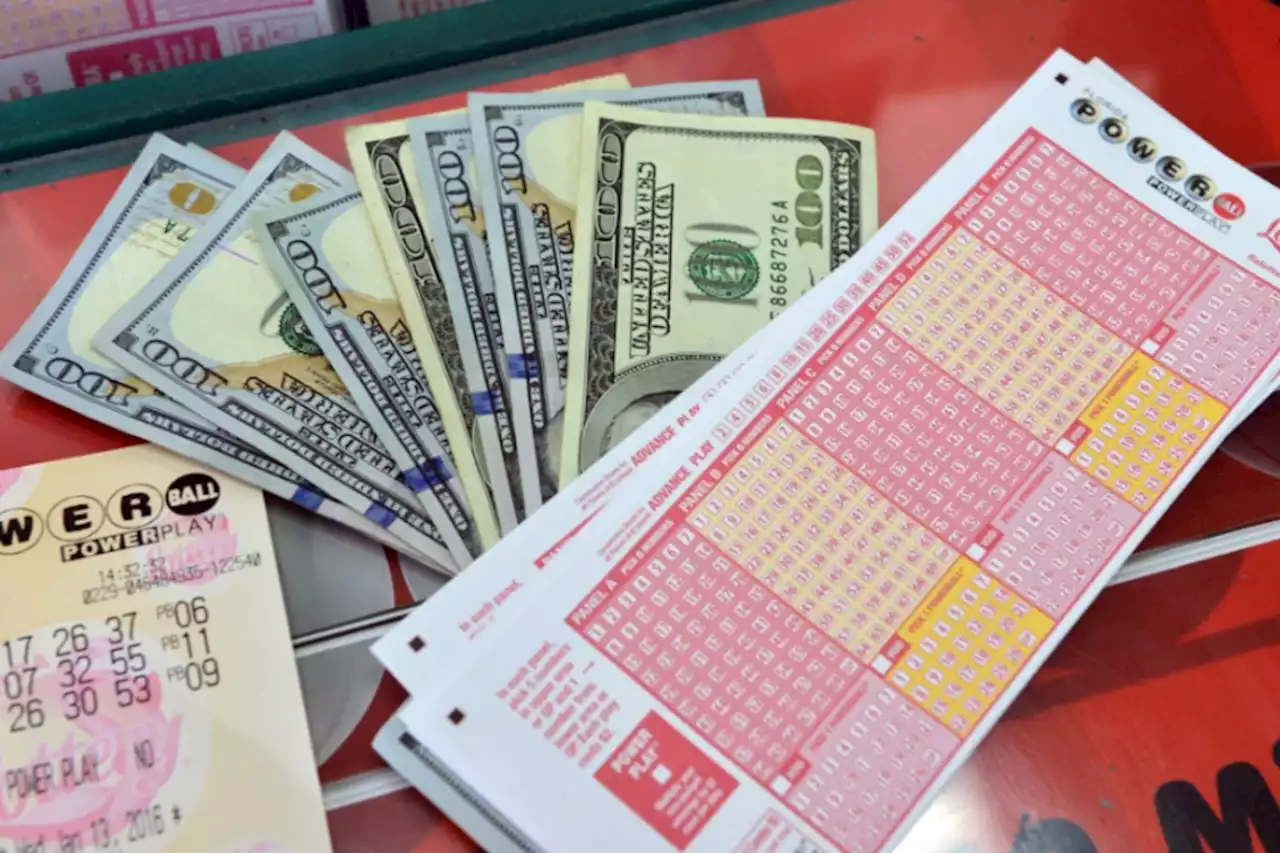 No winners in $400 million Powerball jackpot, next drawing on Monday