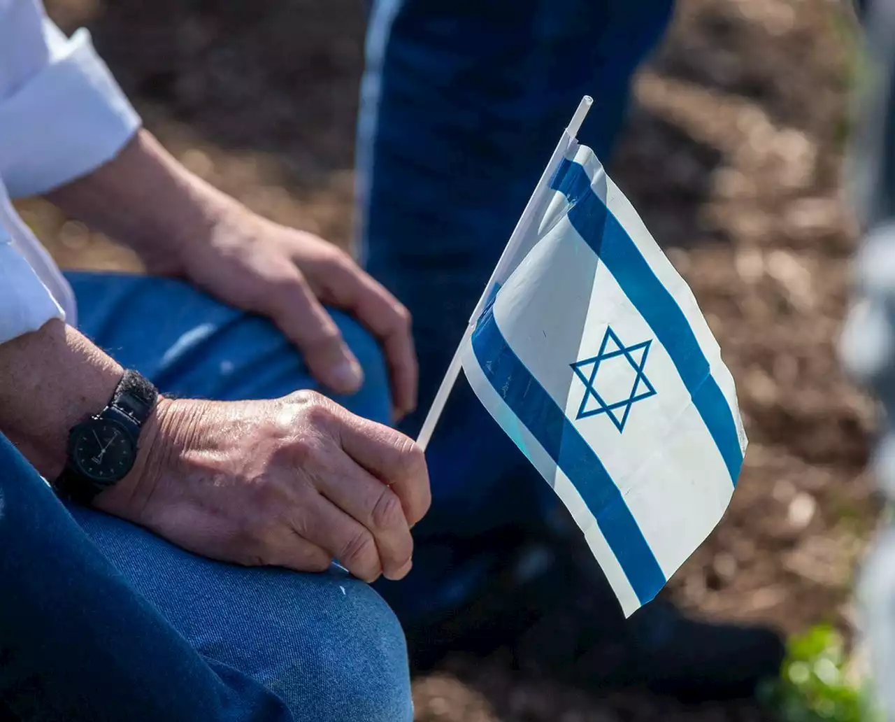 Jewish community observes Holocaust Memorial Day at morning cermony