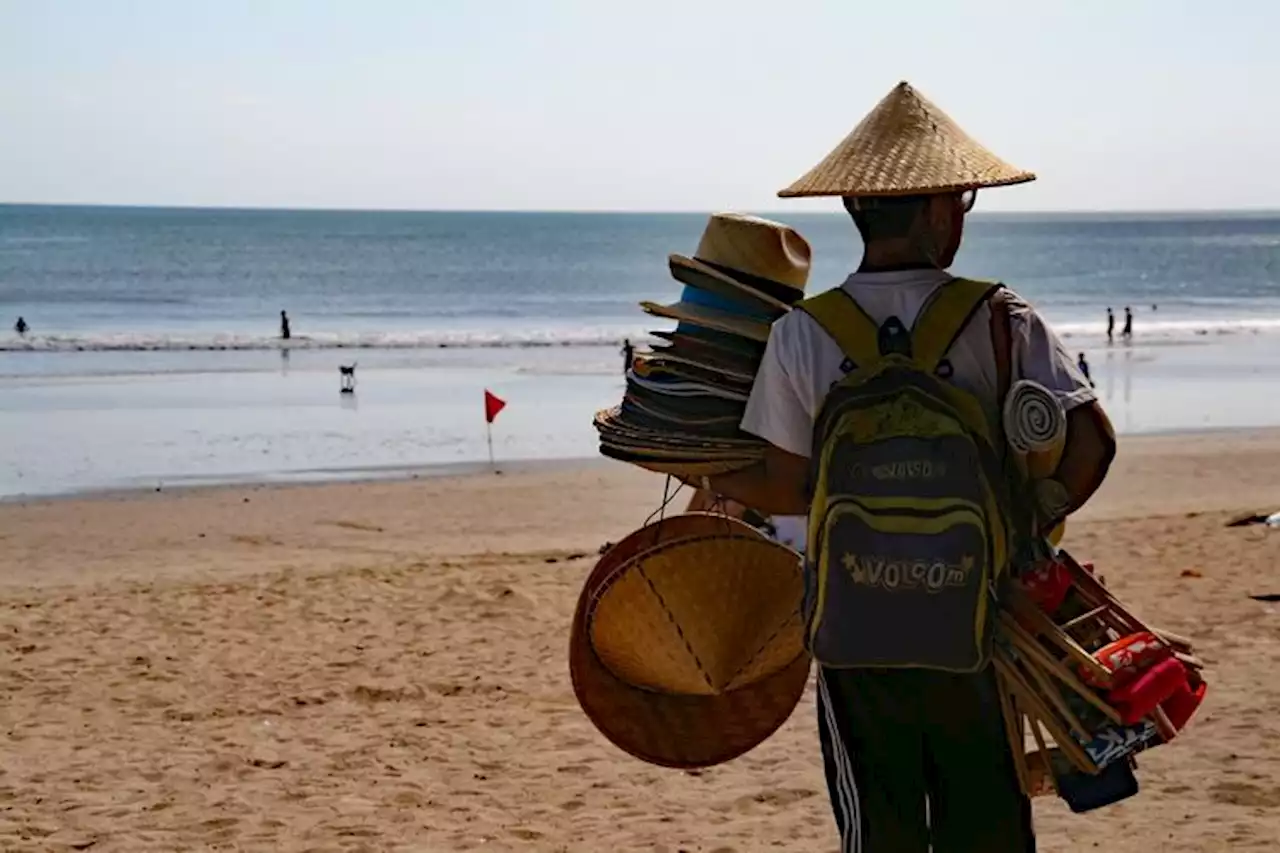 Turis Kapok ke Bali Hingga Jengkel dengan Pedagang di Pantai Kuta, Sandiaga Uno 'Gercep' Datangi Pulau Dewata - Pikiran-Rakyat.com