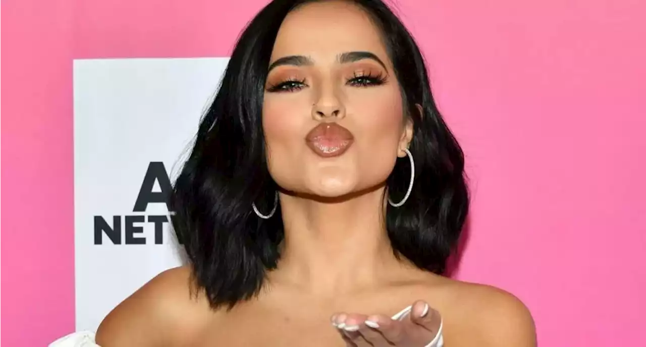 Becky G rechaza a un fan que se pasó de 'toquetón' mientras se tomaban una foto - Pulzo