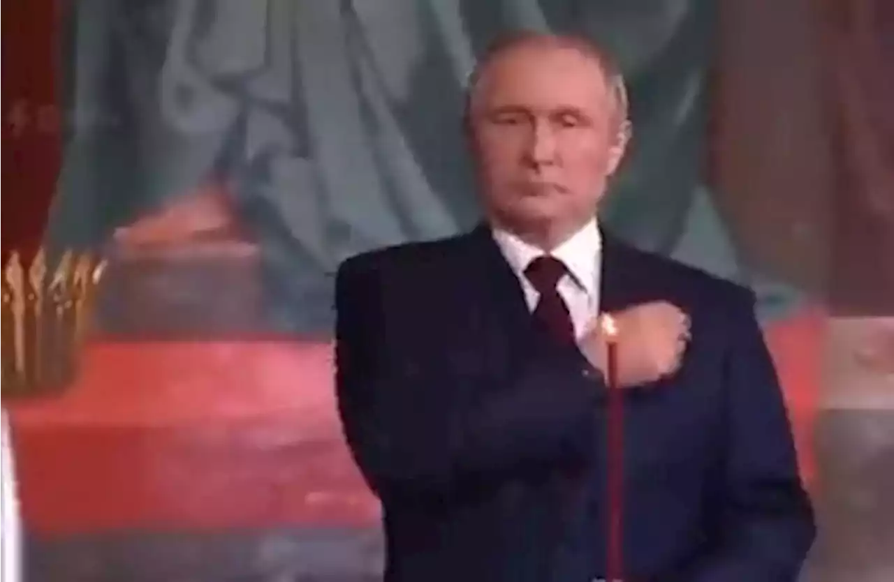 Vladimir Putin alla solenne messa di Pasqua officiata da Kirill: 'Auguri a tutta la Russia'