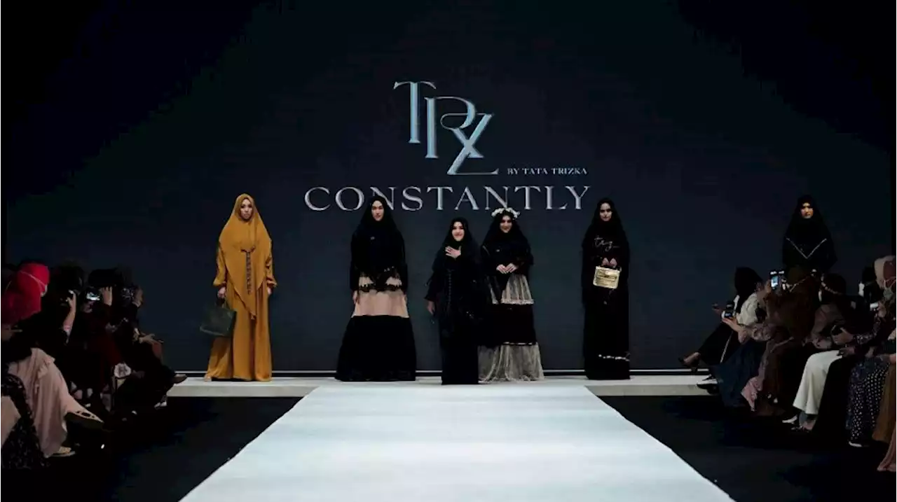 Geliat Fashion Syar'i di Ajang Indonesia Fashion Week 2022