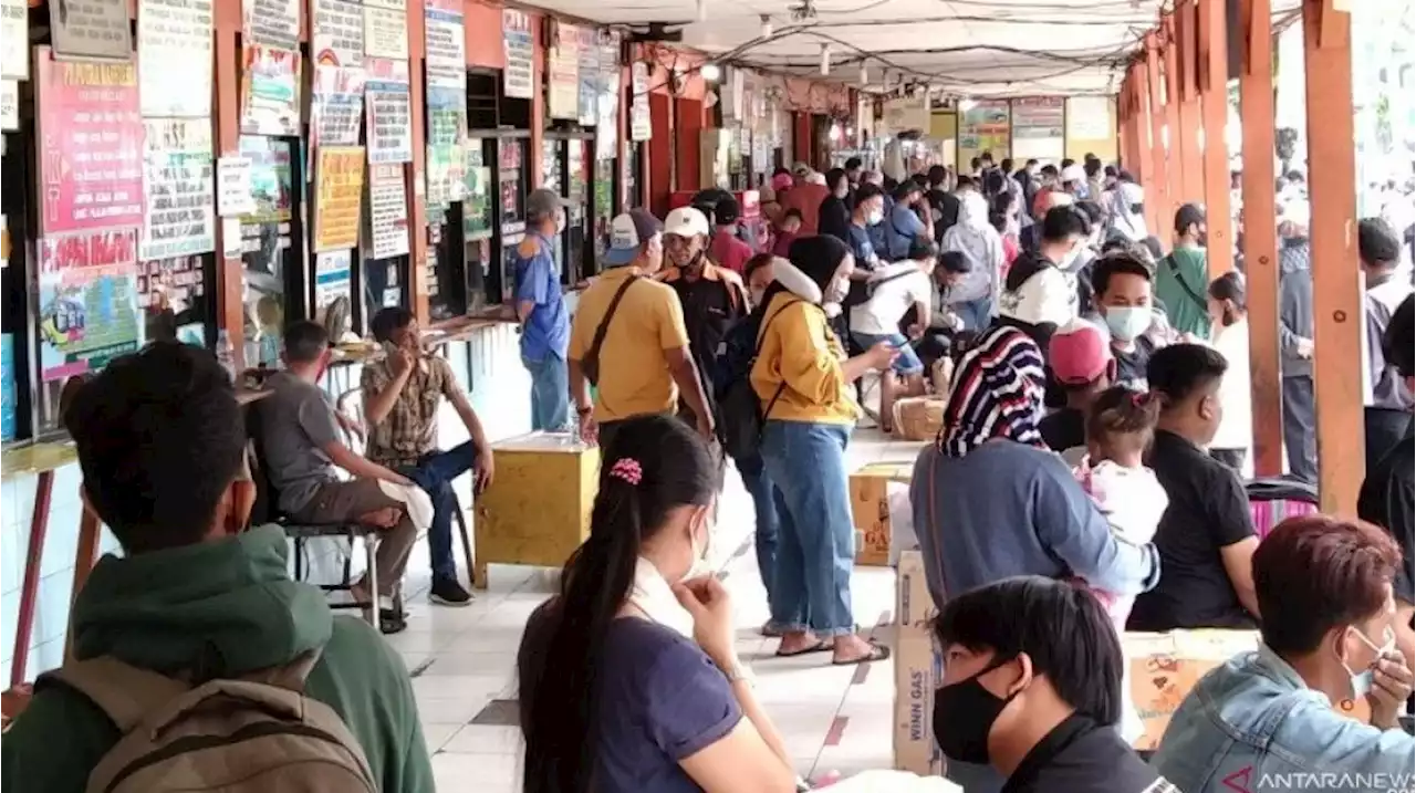 Melonjak Drastis Jelang Lebaran, Jumlah Penumpang di Terminal Kalideres Naik 4 Kali Lipat