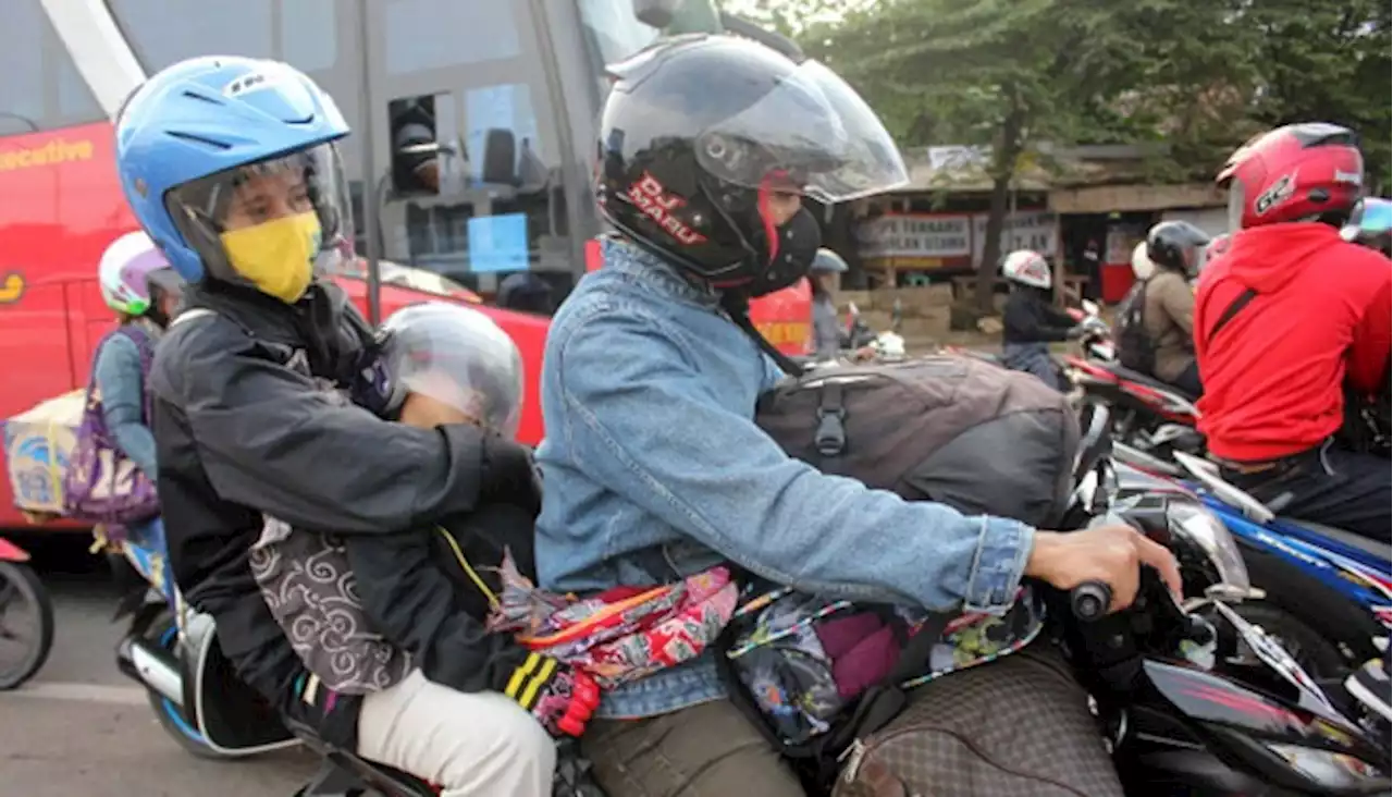 Pemudik Sepeda Motor Mulai Terlihat di Jalur Pantura Cirebon