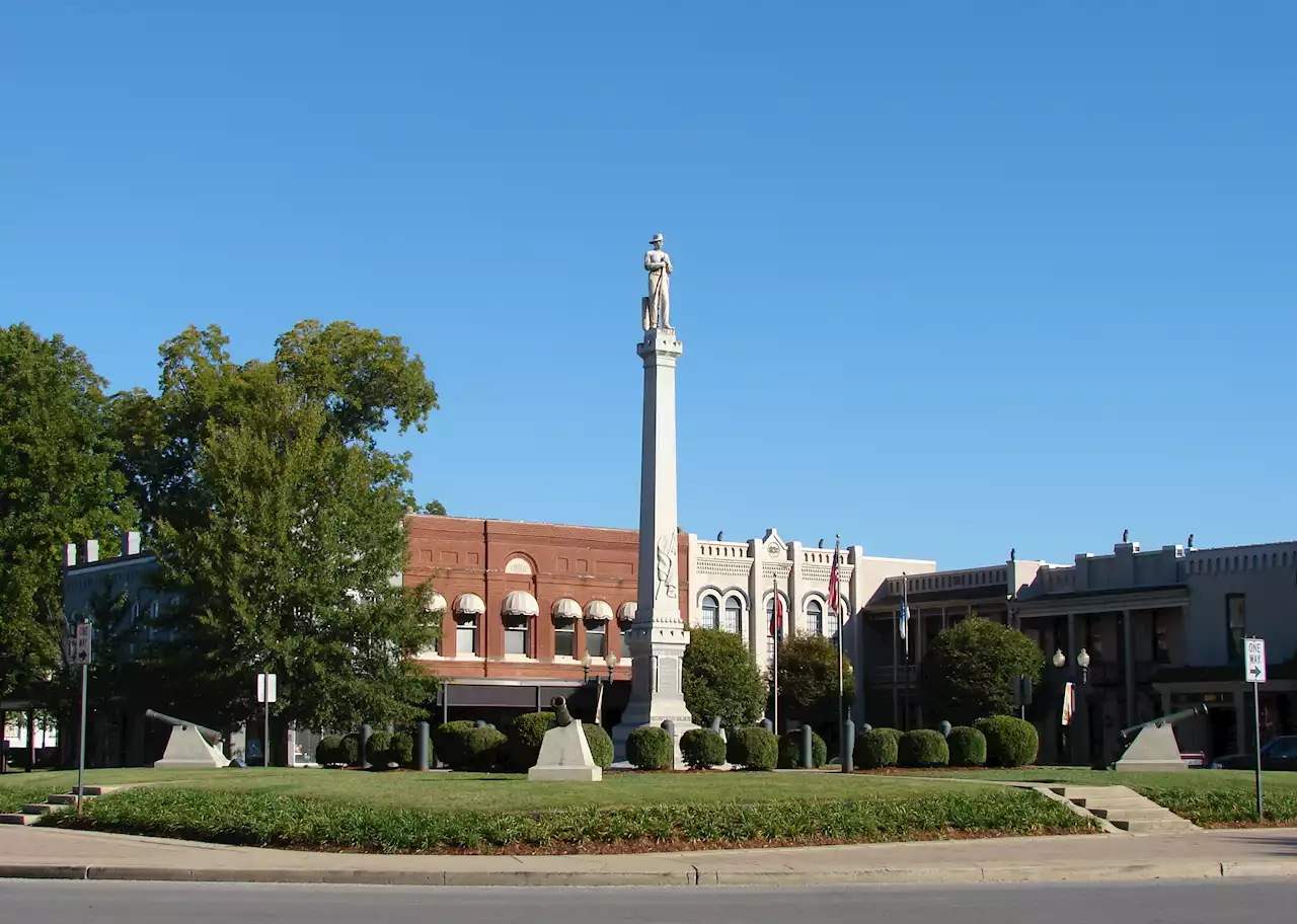 Tennessee County Gets Permission to Remove Confederate Flag