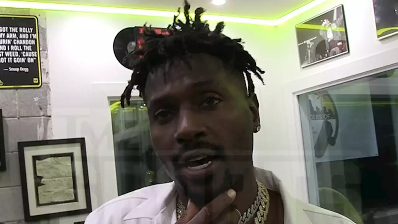 Antonio Brown Says Kanye West Played Huge Role In New Album, Despite No Feature