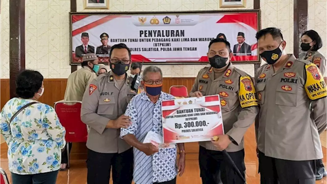 Polres Salatiga Salurkan 1800 Bantuan Tunai Rp300 Ribu Bagi Pedagang Kaki Lima