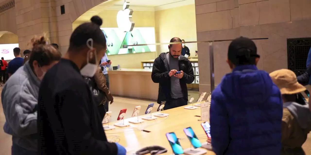 Apple Store Workers Seek to Unionize, Following Efforts at Amazon, Starbucks