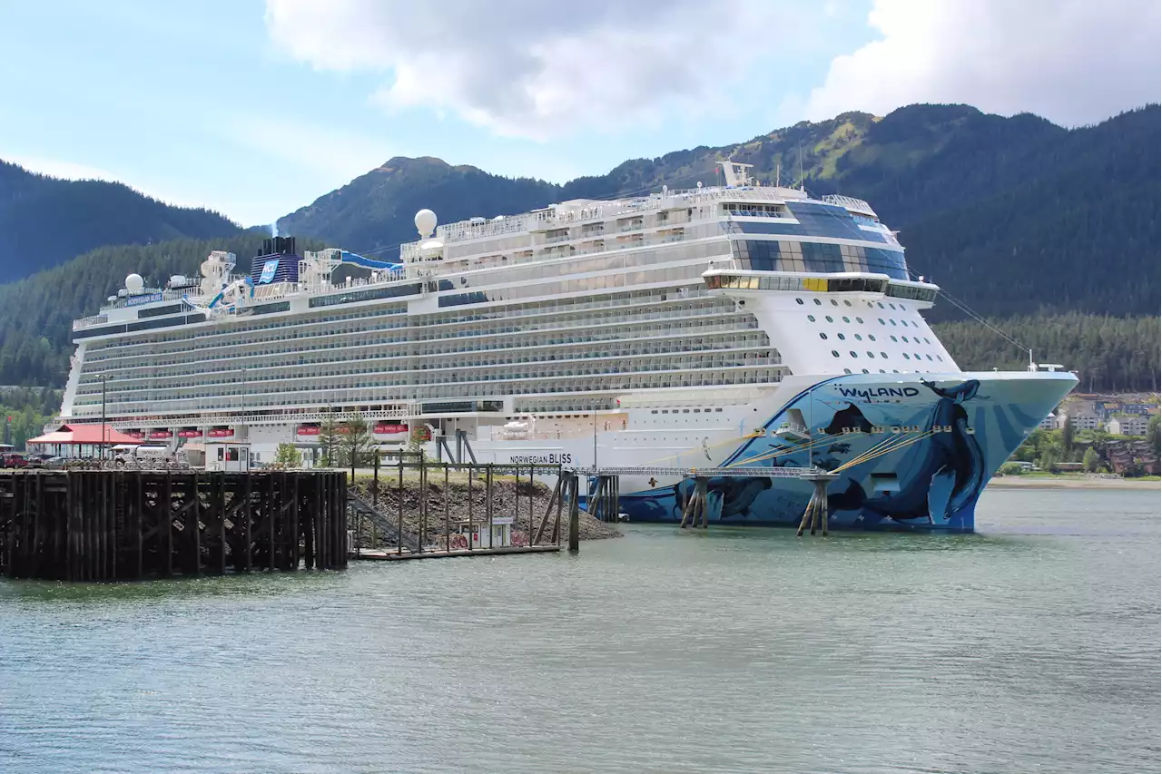 Juneau’s first large cruise ship arrives with uncertainty - Alaska Public Media