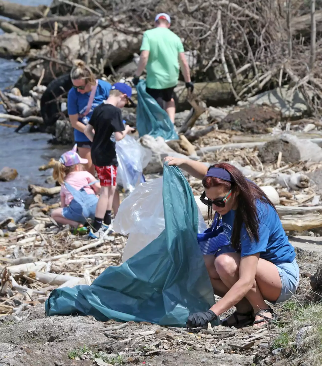 The Alliance for the Great Lakes’ Adopt-a-Beach event at Wendy Park, April 24, 2022