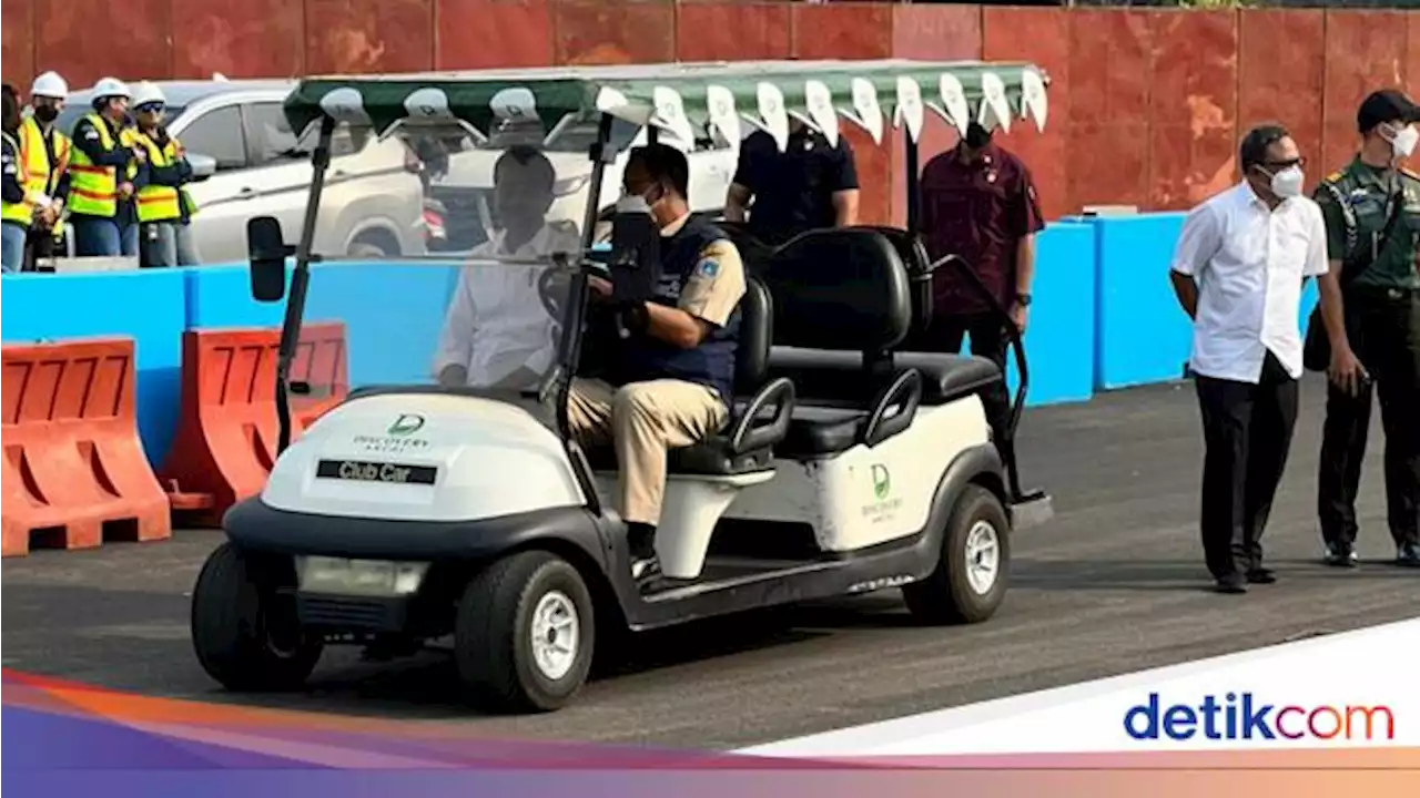 Momen Jokowi Tengok Sirkuit Formula E Sambil Disopiri Anies