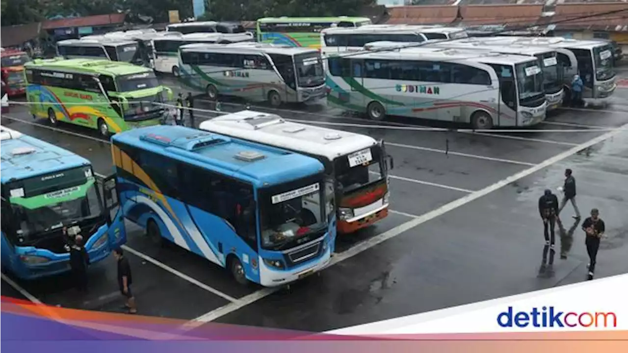 Suasana Terminal Cicaheum Bandung Mulai Padat