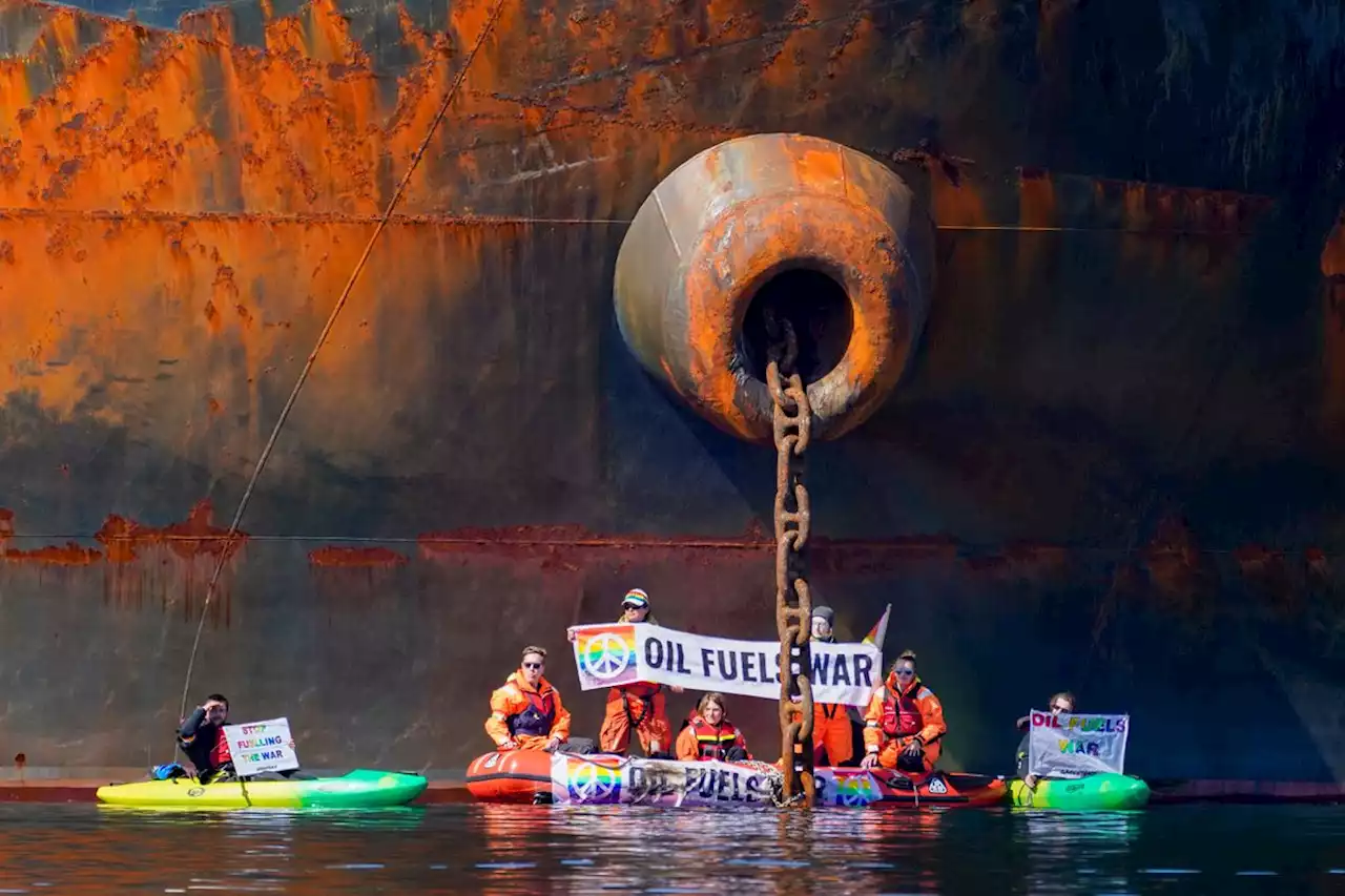 Greenpeace blocks tanker from delivering Russian oil to Norway