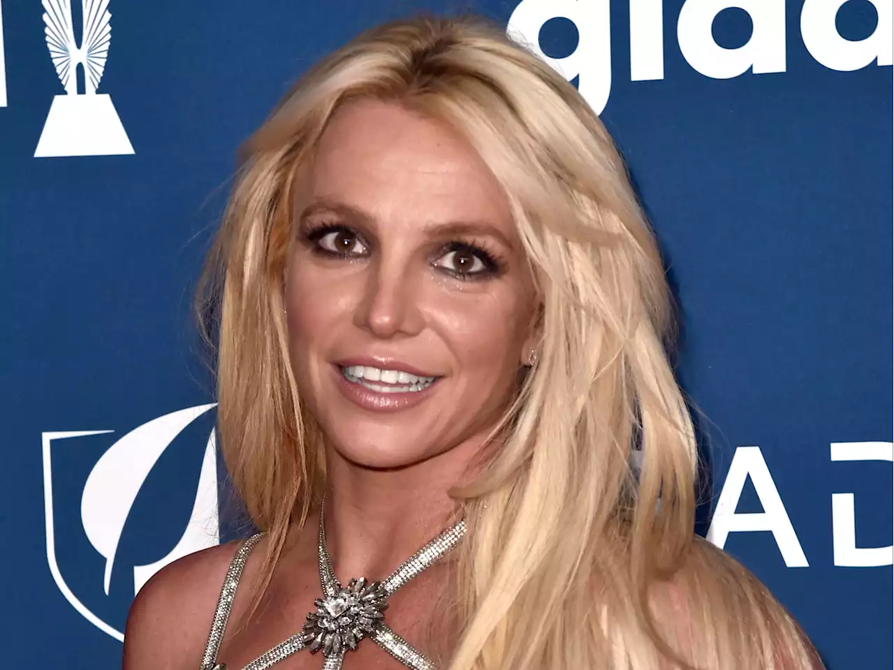 Britney Spears announces that she is taking a social media break