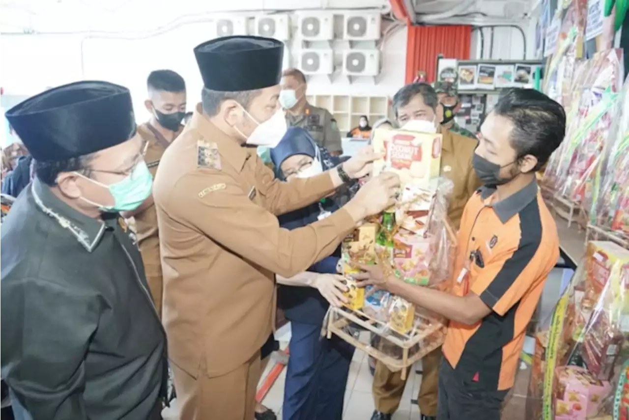 Sidak Mamin, Wabup Temukan Mamin Kedaluwarsa dan Rusak