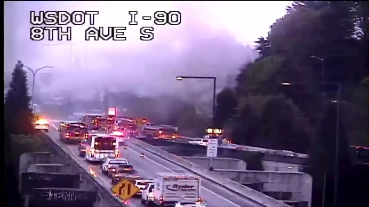 Brush fire jams traffic on eastbound I-90 in Seattle