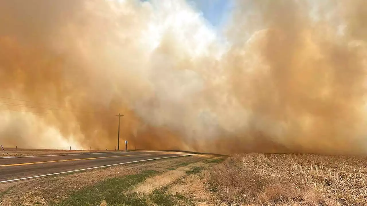 Retired fire chief killed, 15 firefighters injured in Nebraska wildfire