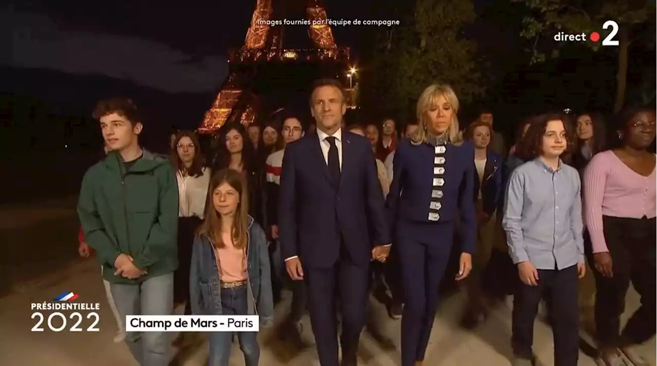 Cette arrivée de Macron sur le Champ de Mars vaut le détour(nement)