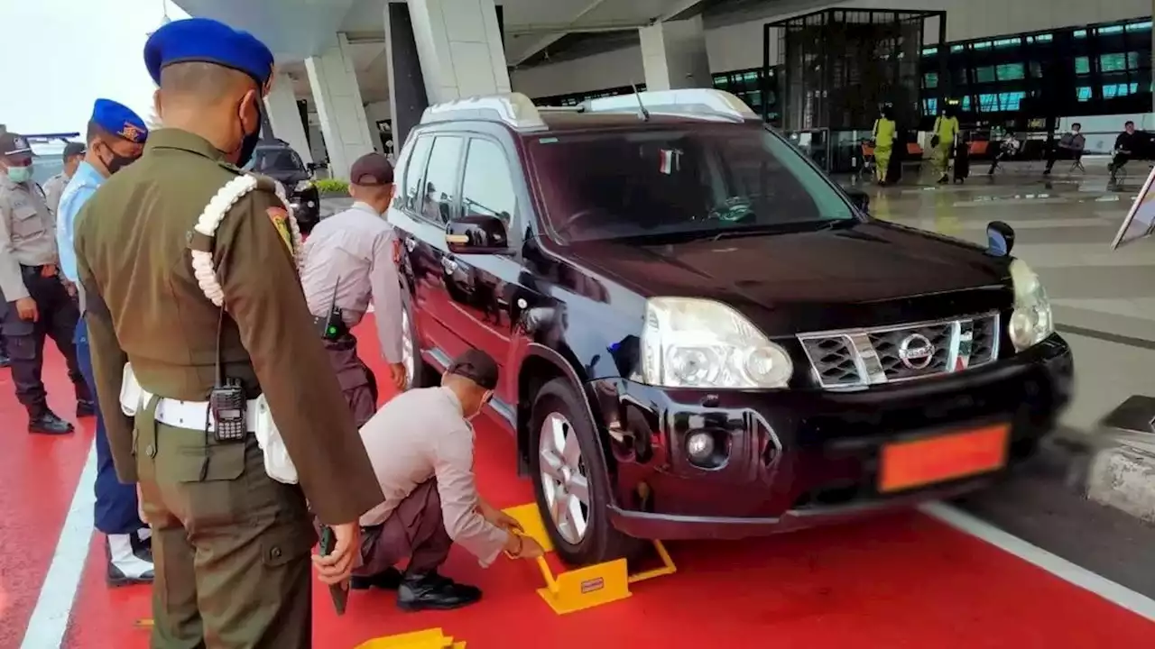 Mobil Parkir di Dropzone Bandara Soetta Akan Langsung Digembok dan Ditilang