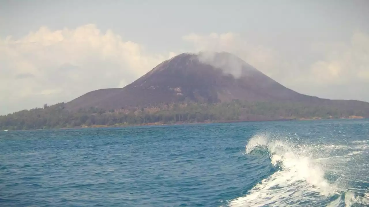 Pernah Picu Tsunami, BMKG Minta Semua Waspada Dampak Erupsi Gunung Anak Krakatau