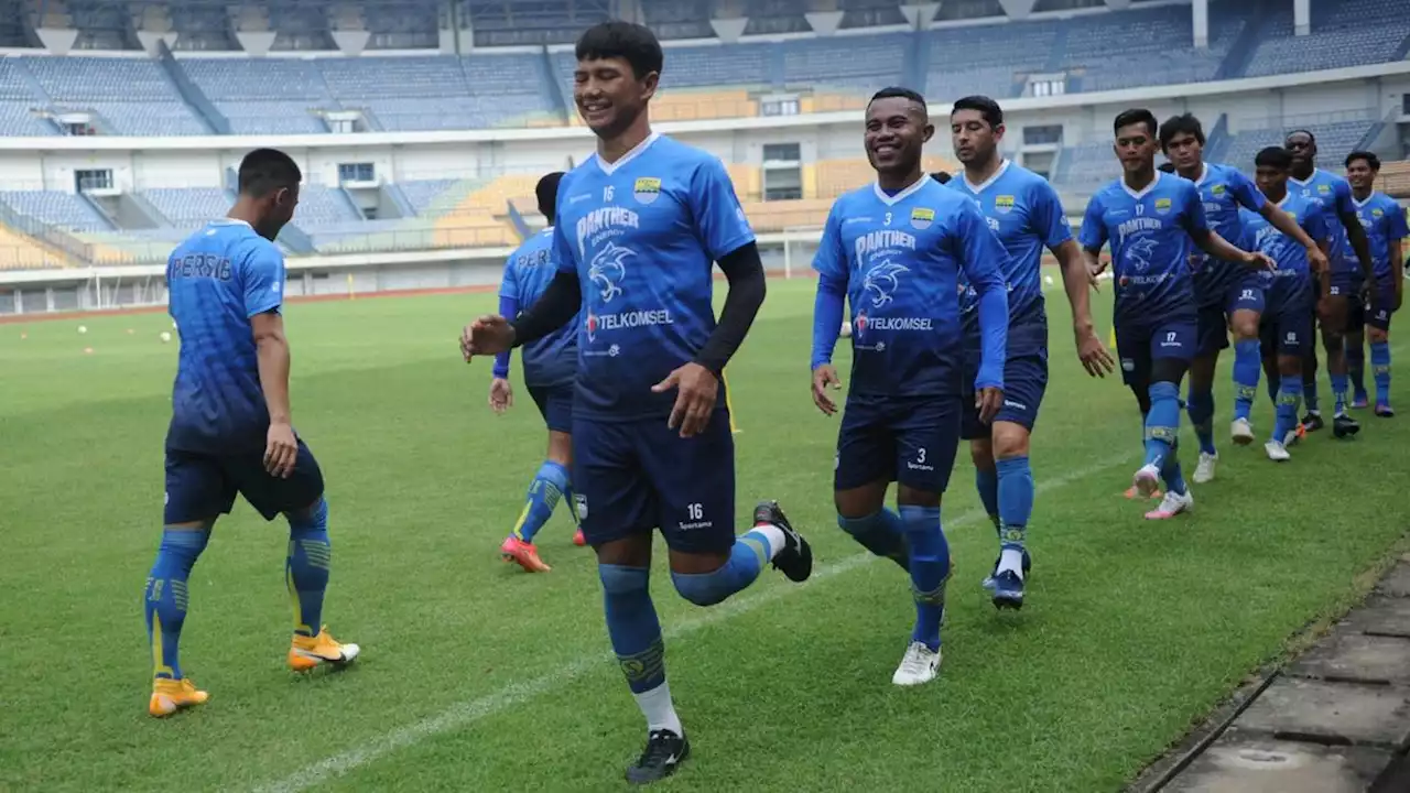 Pulang ke Kampung Halaman, Bek Persib Malah Terjun ke Dunia Bisnis?