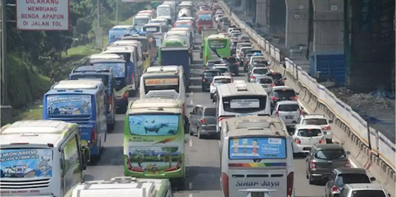 Uji Coba One Way di Tol Cikampek, Pergerakan Kendaraan Pemudik Belum Melonjak | merdeka.com