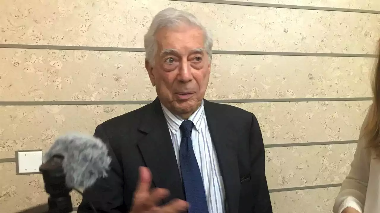 El escritor Mario Vargas Llosa recibe el alta hospitalaria tras superar la covid | Minuto30.com