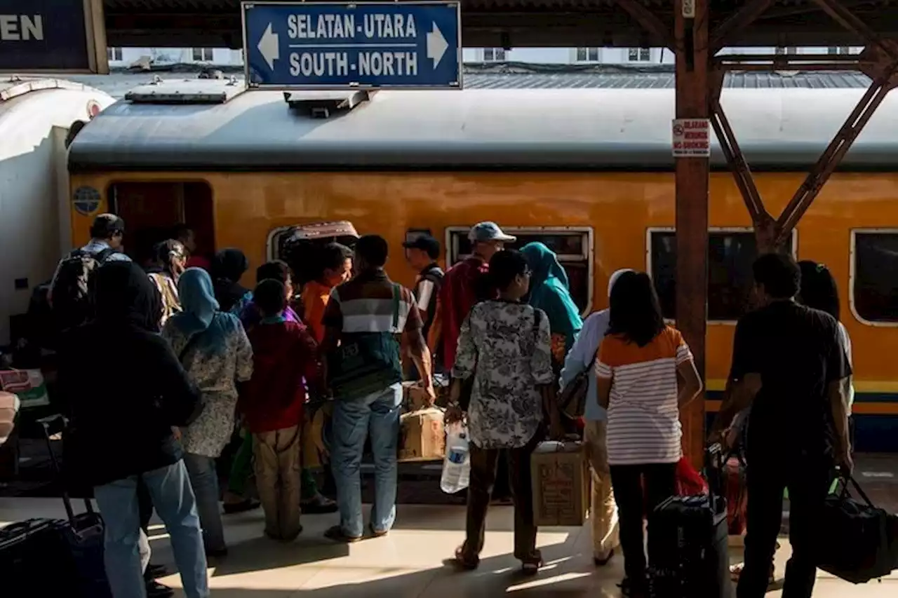 H-7 Lebaran, Pemudik Mulai Padati Stasiun Senen dan Gambir - Pikiran-Rakyat.com