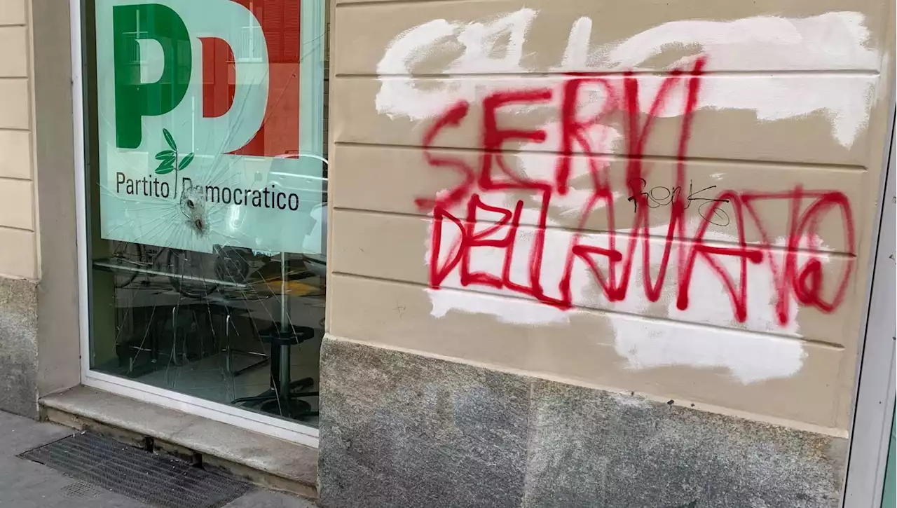 Festa della Liberazione a Torino tra polemiche e blitz: imbrattate sedi Pd e Radicali. Il segretario Mazzù: 'Non ci fanno paura'