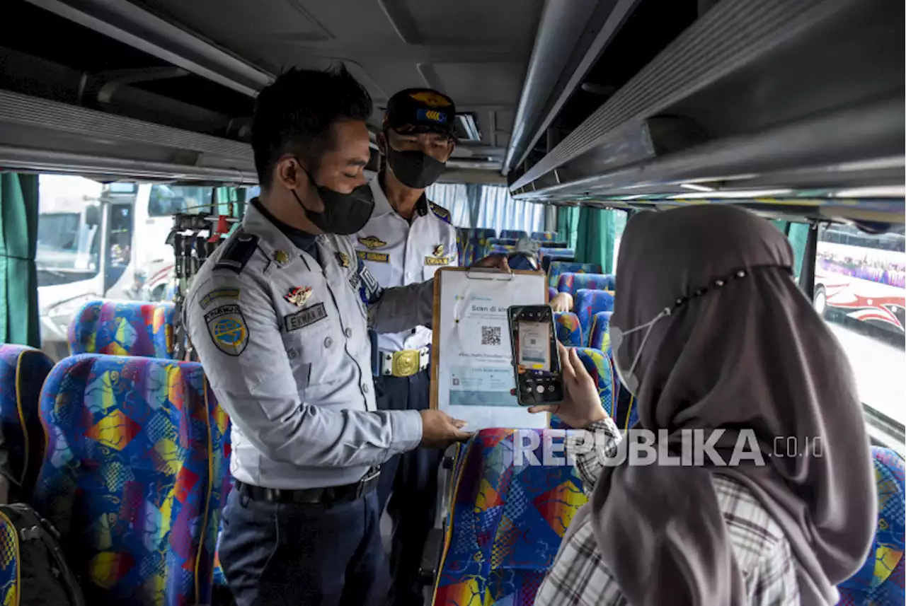 Armada Bus Mudik di Terminal Cicaheum Dipenuhi Pemudik |Republika Online