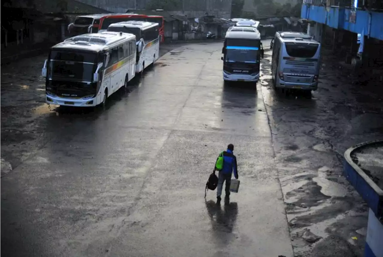 Pemkot Surakarta Berangkatkan Tiga Bus ke Jakarta untuk Pemudik |Republika Online