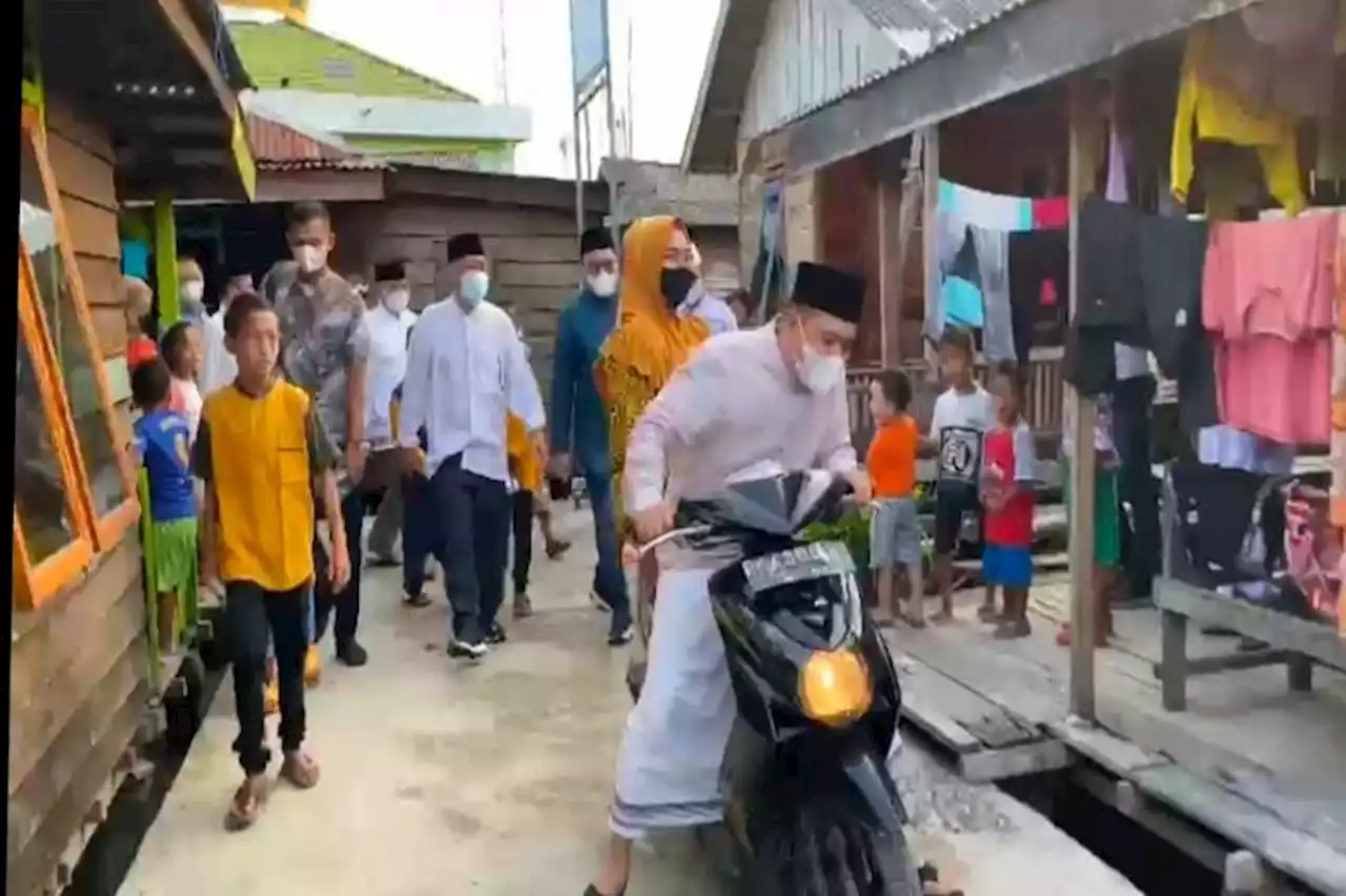 Ada-ada Saja, Ibu Hamil Ini Minta Dibonceng Bupati Batu Bara Naik Sepeda Motor