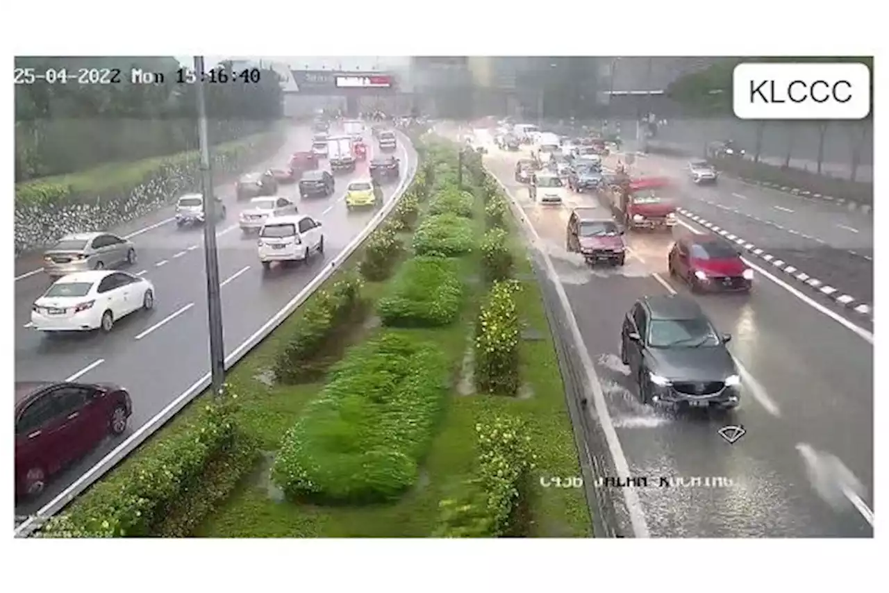 Floods: Several major roads in KL submerged