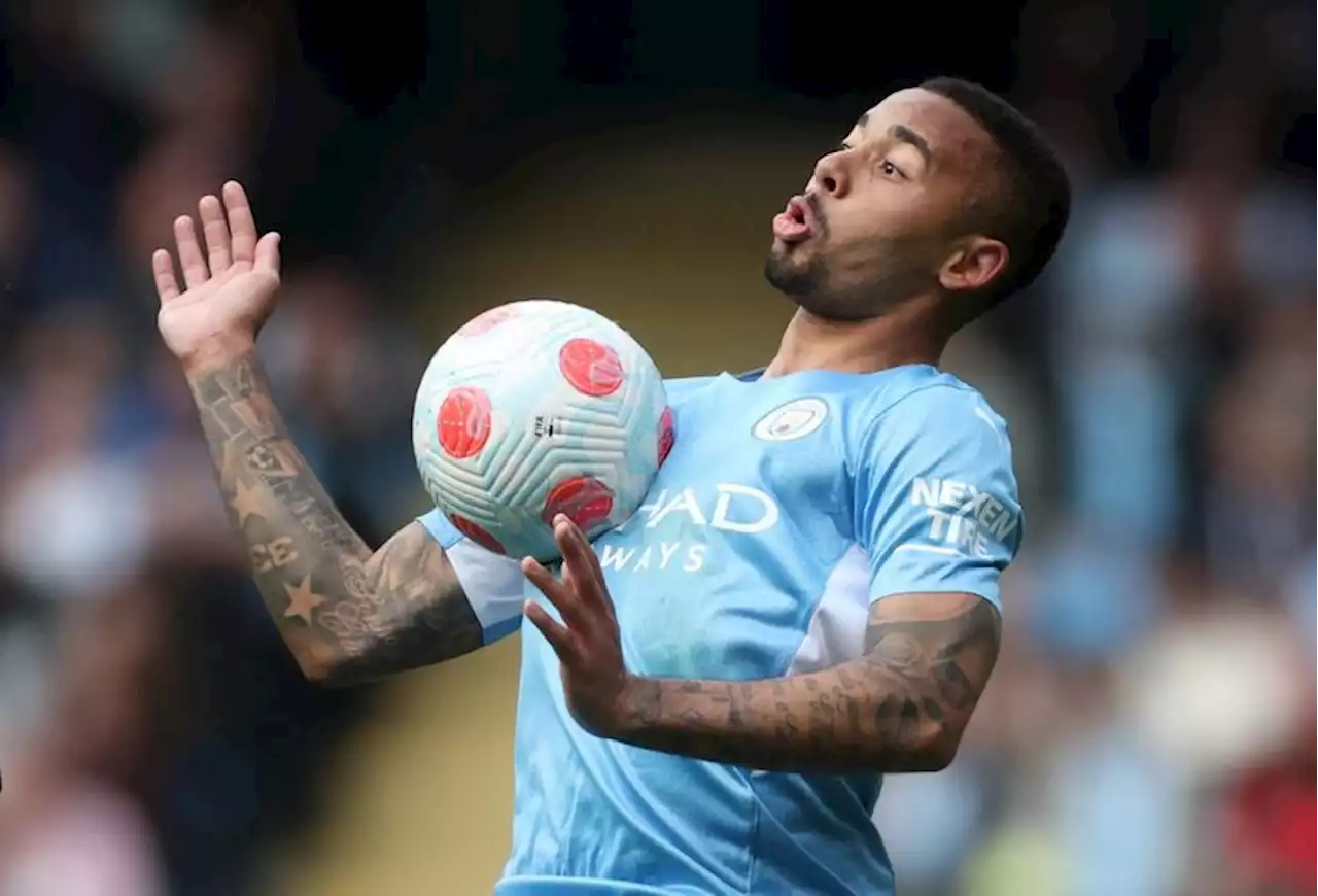 Soccer-Not the right time to talk about Man City future, says Jesus