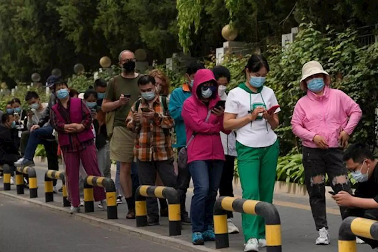 Beijing districts placed under lockdown as cases mount