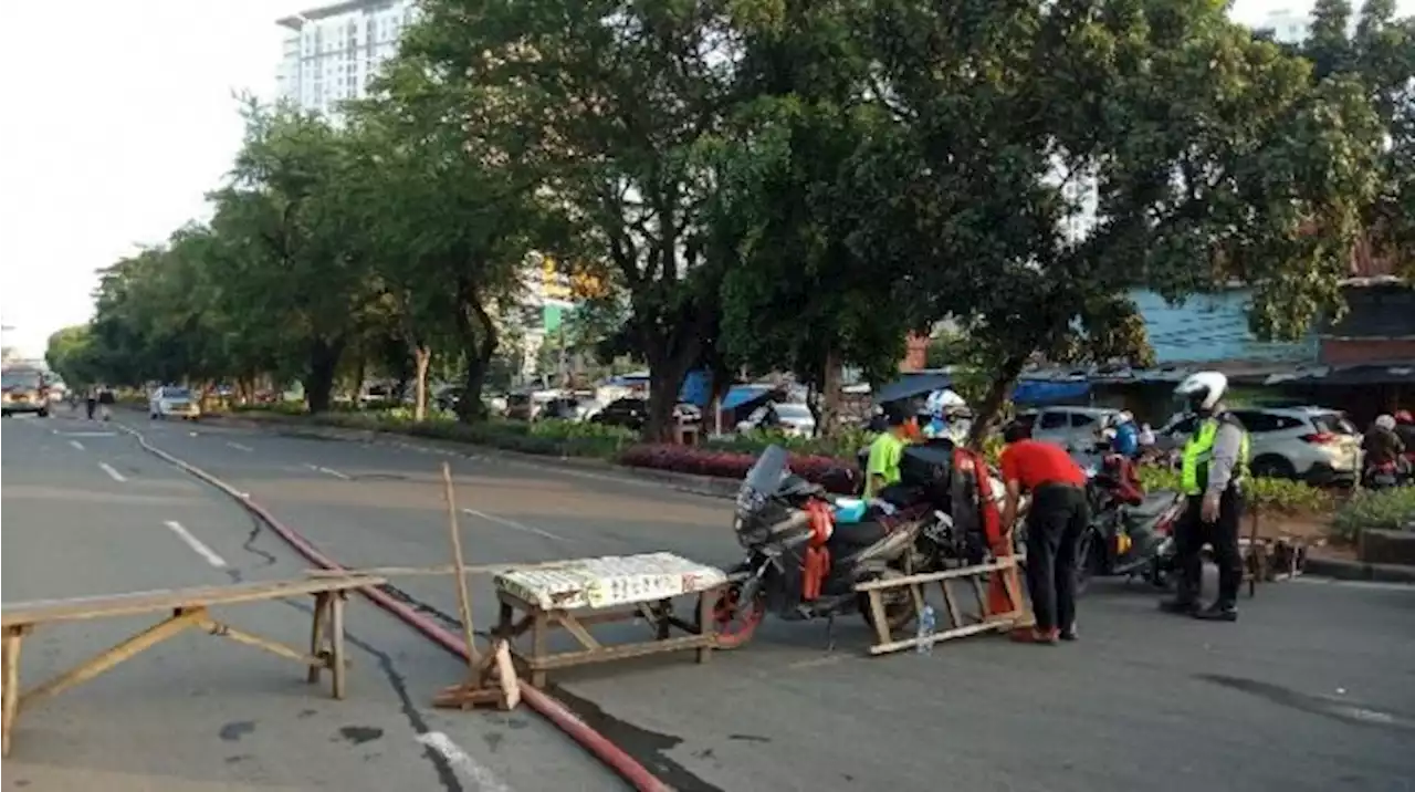 Kebakaran Pasar Gembrong, Polisi Tutup Jalan Menuju Casablanca