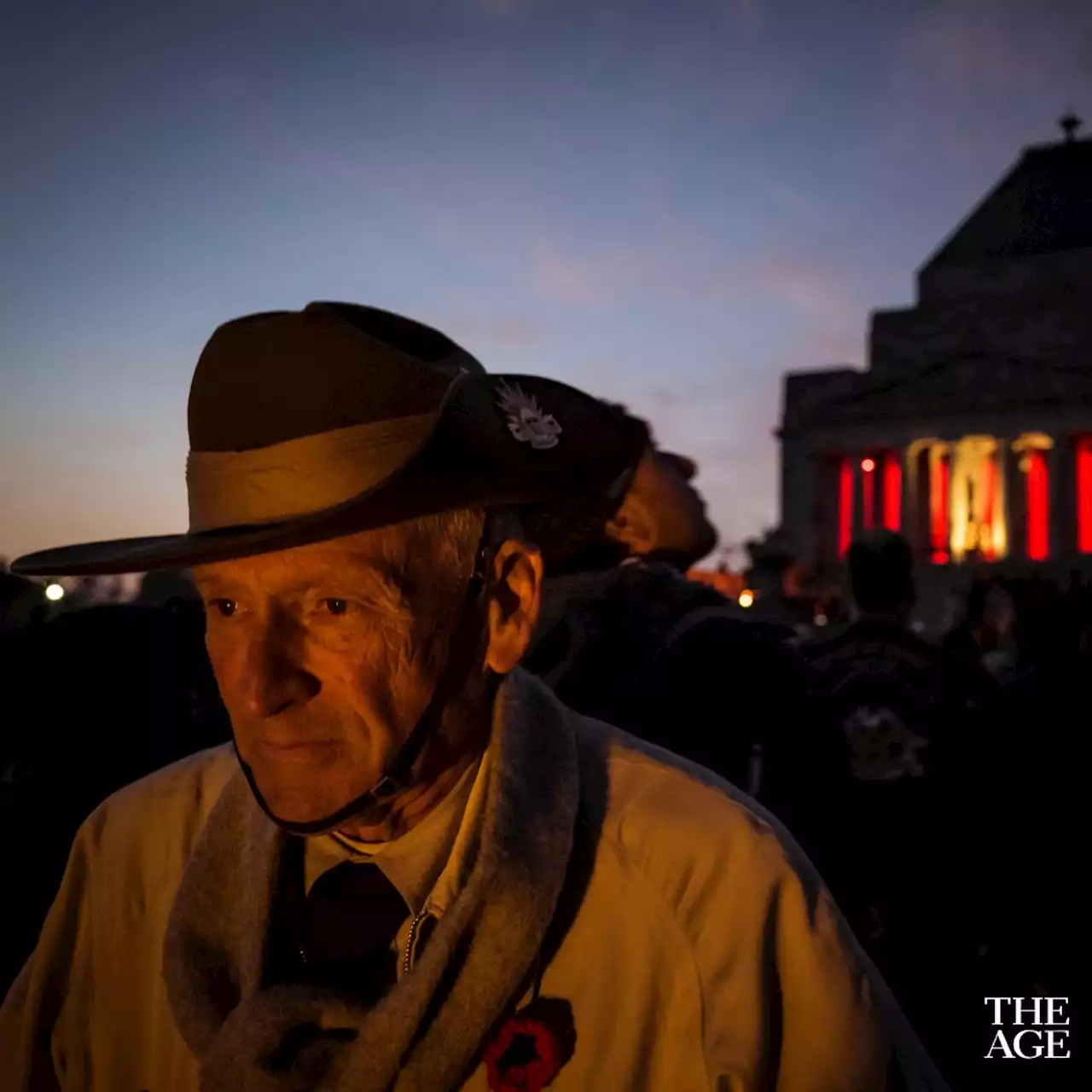 Victorians flock to first uncapped Anzac Day dawn service in three years