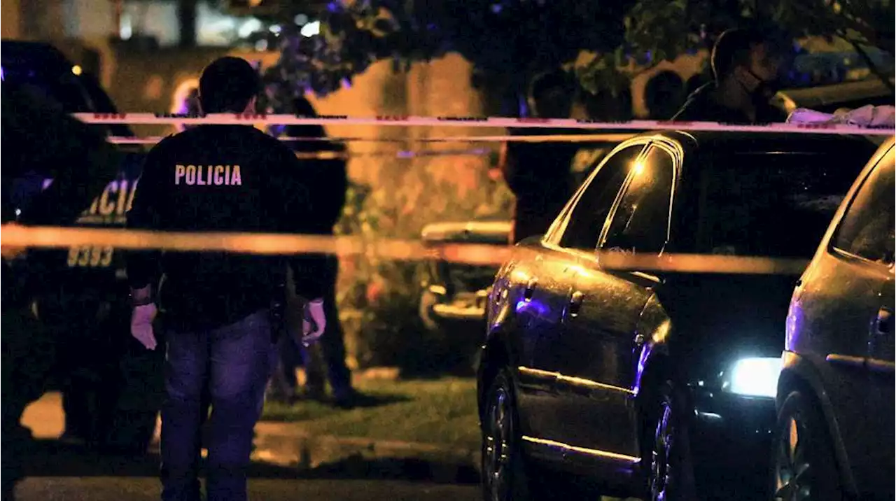 Rosario: asesinaron de 38 disparos a un joven y a su bebé y la policía investiga un ajuste narco