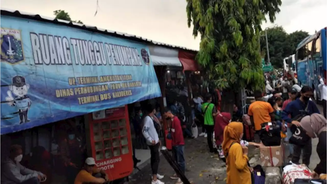 Terminal Kalideres Mulai Dipadati Pemudik